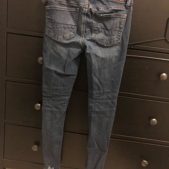 AMERICAN EAGLE JEANS SIZE 4 - Picture 2 of 3